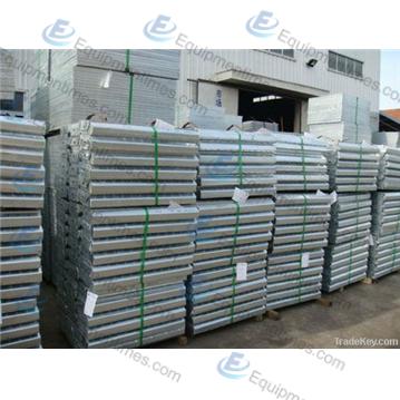 Оцинкованные ступени c предохранительной окантовкой