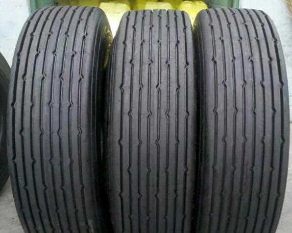 Wide tread and streamlined pattern sand tires