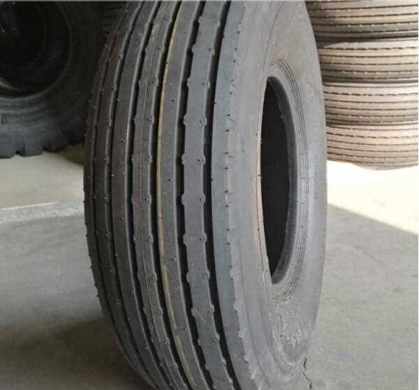 Round shoulder desert tyres for off road vehicle