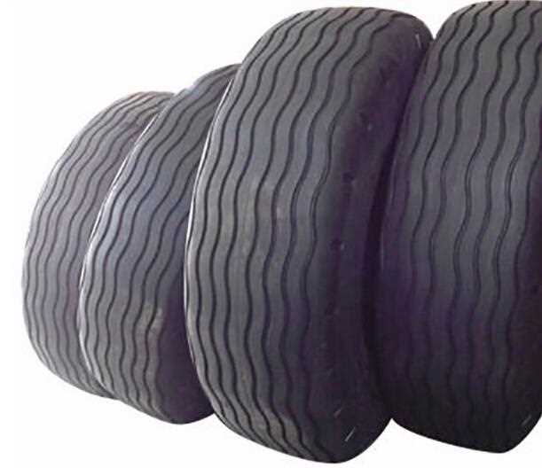 Round shoulder desert tyres for off road vehicle