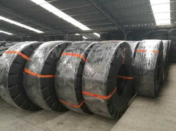 Round shoulder desert tyres for off road vehicle