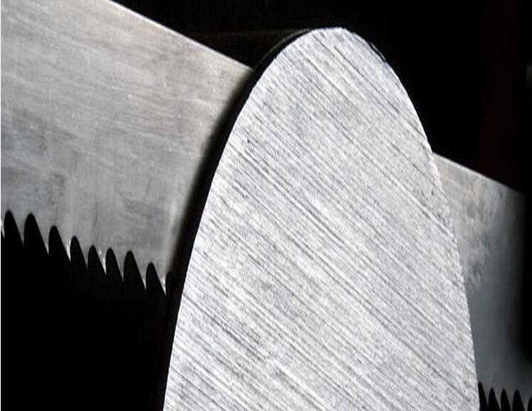 Vertical metal cutting band saw blade