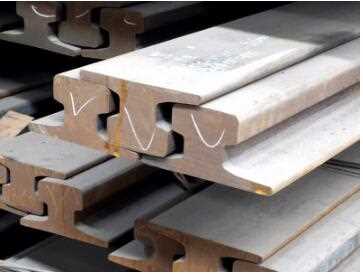 Crane rail with rubber pad and double welded clamp