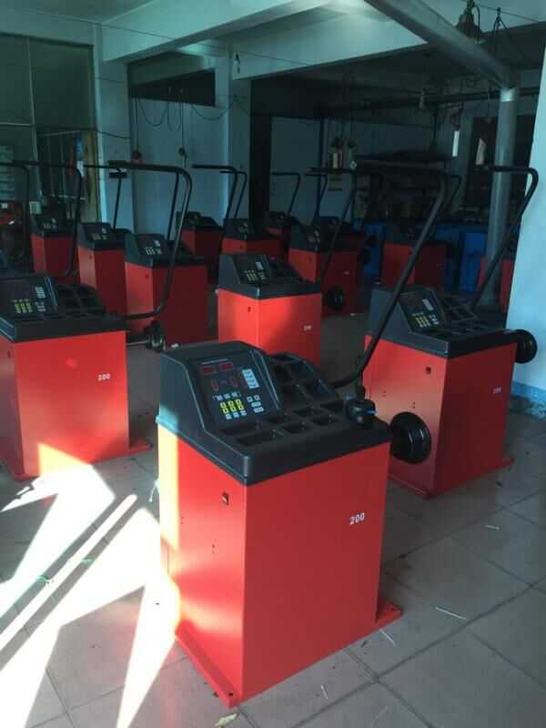 XTB890A WHEEL BALANCER