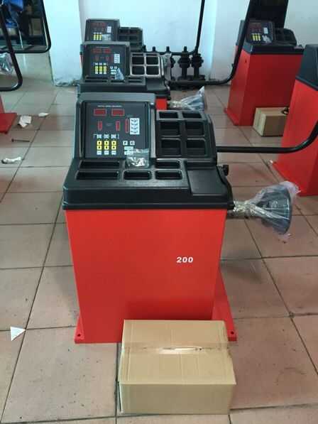 XTB890A WHEEL BALANCER