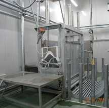 Living cattle slaughterhouse equipment pneumatic reversed box 