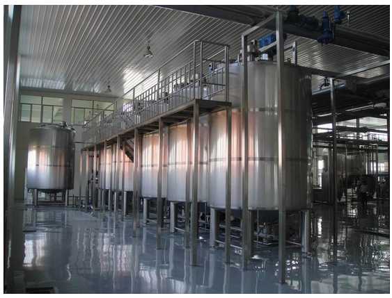 Milk Tanks with Platform