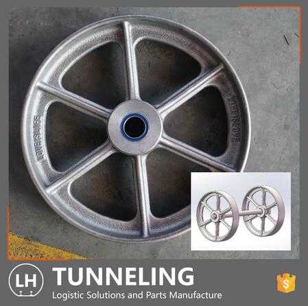 OEM Customized Sand Casting Iron Wagon Wheel with Machining 