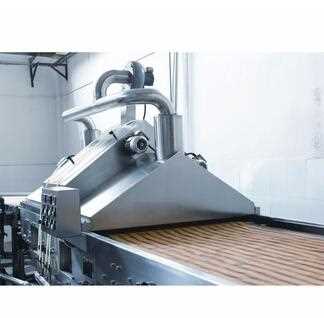 Disk type oil sprayer for biscuit line