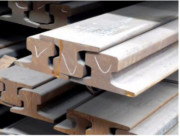 Crane rail with rubber pad and double welded clamp