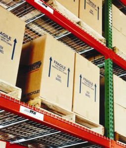 Heavy duty mesh decking pallet racking